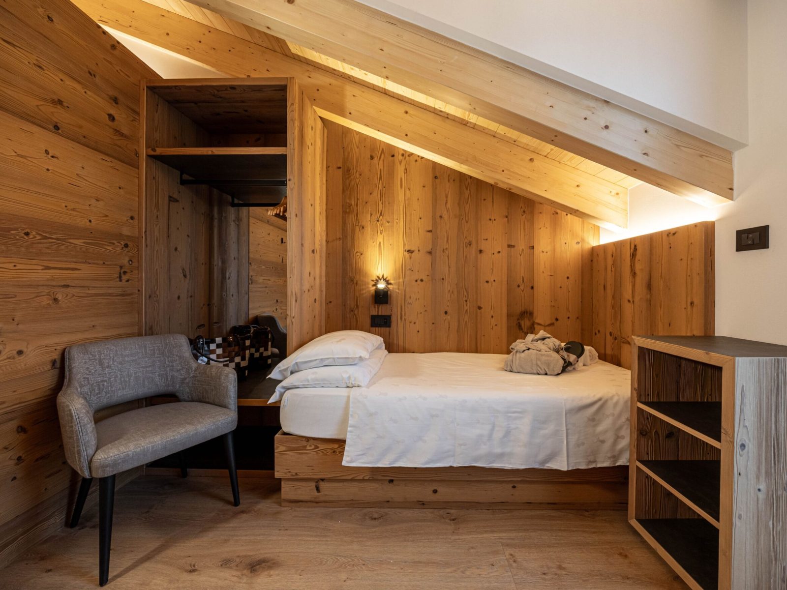 Romantic Dolomite Suite 2