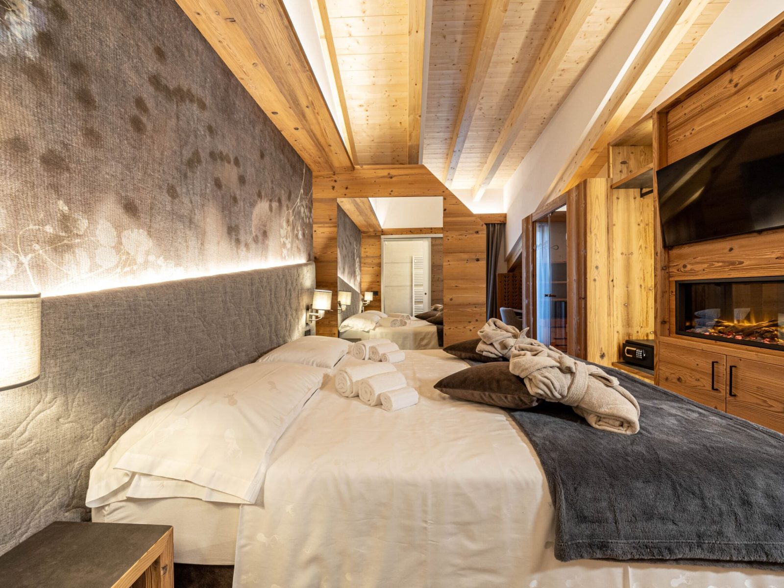 Romantic Dolomite Suite 6